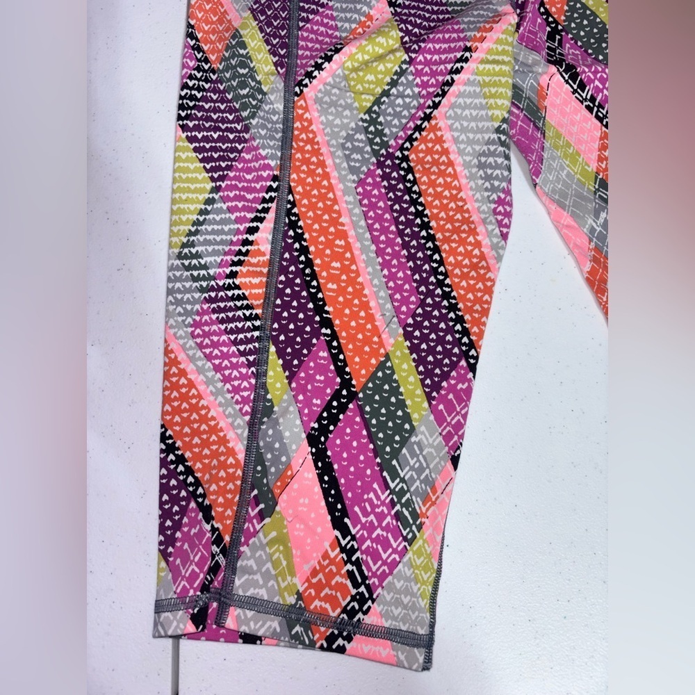 Colorful Geometric Patterned Leggings - Picture 8 of 9